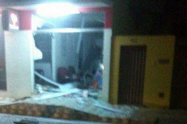 Bandidos explodem caixas eletrônicos do Bradesco e Banco do Brasil na cidade de Lagoa Grande