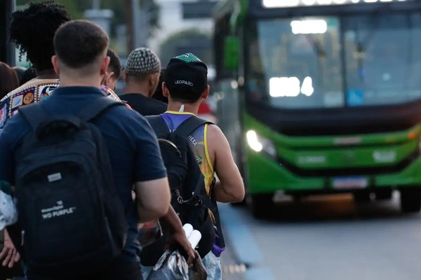 Setor de serviços cresce 0,3% em janeiro e volta ao nível recorde