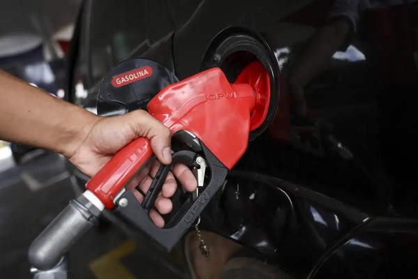 Nova lei aumenta penas para furto e roubo de combustíveis