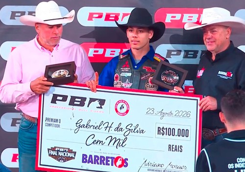 Peão de Lagoa Formosa de apenas 19 anos faz história ao vencer o Rodeio PBR de Barretos
