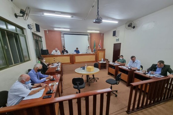 Câmara acata denúncia e instala comissão para analisar impeachment do prefeito de Carmo do Paranaíba