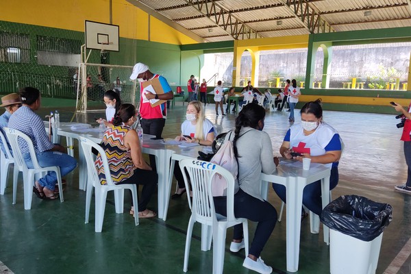 Ação humanitária da Cruz Vermelha entrega cartão alimentação para mais de 270 famílias em Patos de Minas