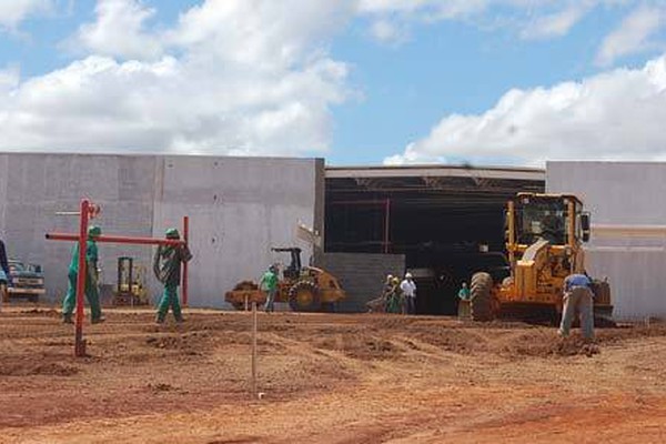 Com data para começar a funcionar, Walmart acelera a construção em Patos de Minas