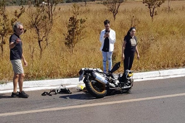 Motociclista morre ao bater violentamente em carreta na BR 146, em Brejo Bonito