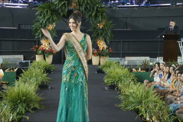 Princesa Nacional do Milho 2024, Bruna Rodarte, desfila para o público; veja ao vivo