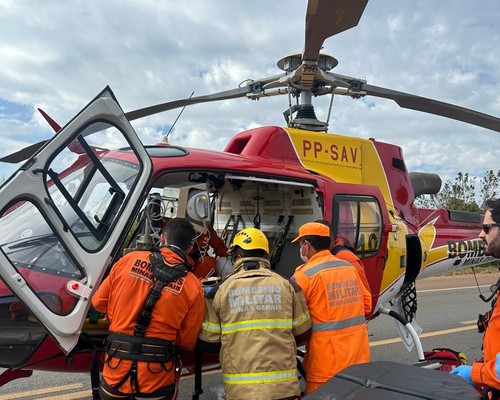 Acidente entre carro e caminhão mobiliza equipes de resgate e até helicóptero na BR-146