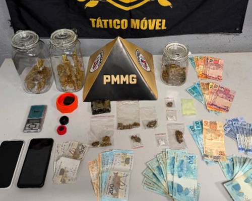 Operação da PM encontra dinheiro até dentro de bíblia e prende irmãos com drogas e mais de R$5 mil