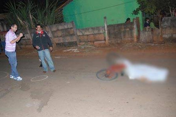 Adolescente de 16 anos é morto a tiros na rua Arthur Magalhães