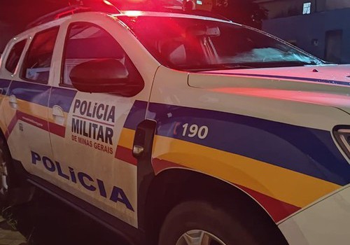 Homem é preso após ameaçar e agredir companheira e enteada com socos e puxões de cabelo