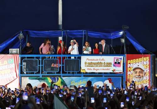 “Ato vergonhoso”, diz Lula sobre fuga de Flávio Bolsonaro