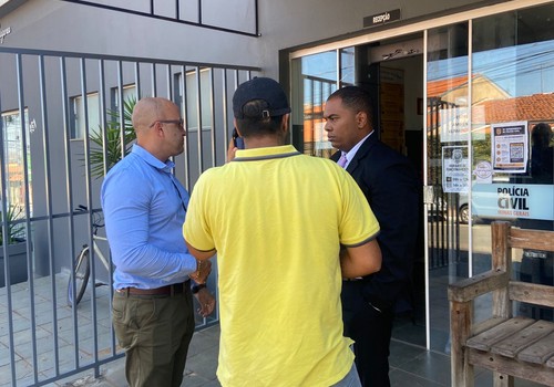 Suspeito de tentar matar padrasto a tiros se apresenta à Polícia Civil em Patos de Minas