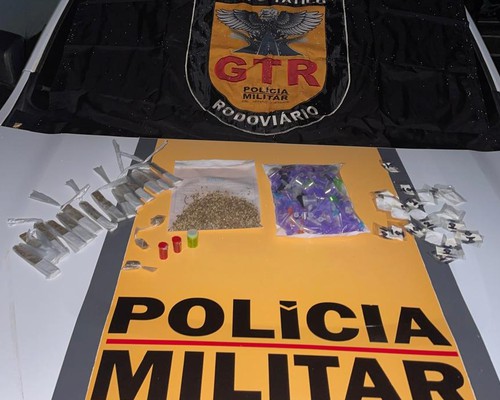 Operação da PM Rodoviária prende homem com drogas e apreende perfumes e eletrônicos em ônibus na BR 146