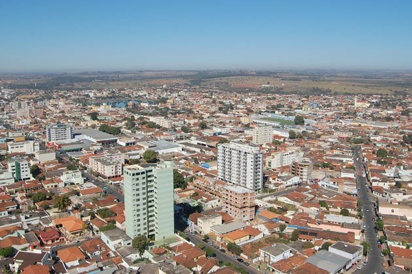 Adeus 2024! Bem-vindo 2025! Saiba o que abre e fecha em Patos de Minas na véspera e no ano novo