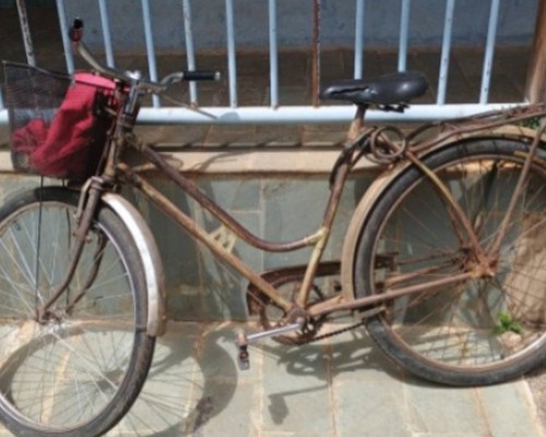 PM recupera bicicleta que está há 40 anos com senhor de 76 anos e prende ladrão