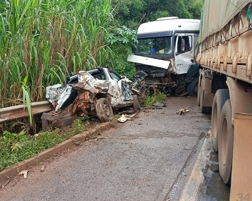 Acidente com bitrem e 4 carros entre Patos e Lagoa interdita BR 352 por mais de 5 horas