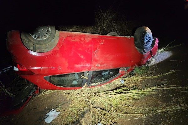 Condutor é preso por dirigir sem habilitação após capotamento na BR-352 em Lagoa Formosa
