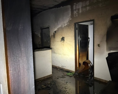 Incêndio atinge casa em Presidente Olegário e mobiliza equipe do Corpo de Bombeiros