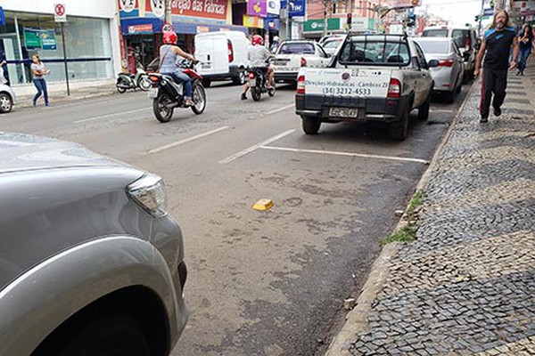 Proprietários de veículos que não pagarem Zona Azul ficam sujeitos a multa a partir de hoje