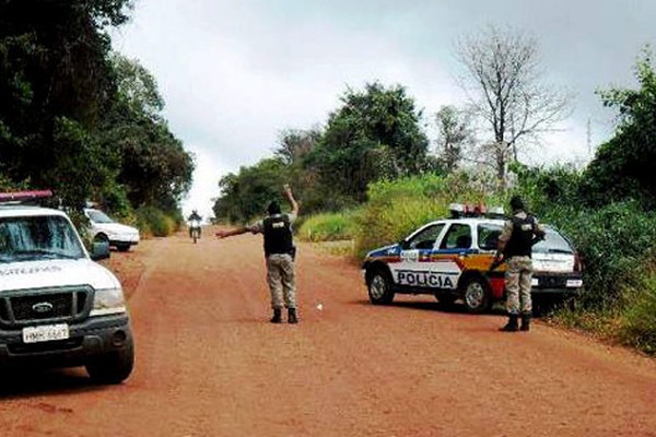 Bandidos armados assaltam fazenda em Lagoa Grande e fogem com dois reféns