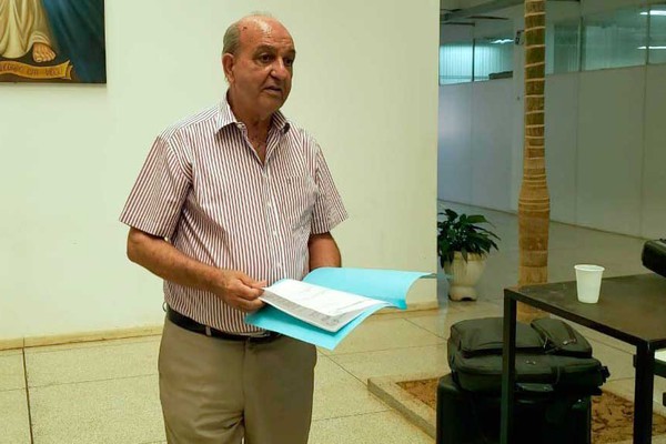 Ex-prefeito rebate Falcão e mostra ata informando que deixou saldo de mais de R$23 milhões
