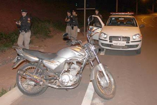 PM flagra menor suspeito de assaltos na cidade com moto furtada na Fátima Porto