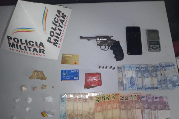 Polícia encontra revólver roubado debaixo de travesseiro de denunciado por tráfico de drogas