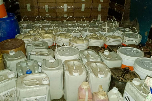 Polícia Militar desarticula laboratório clandestino de defensivos agrícolas em Patos de Minas