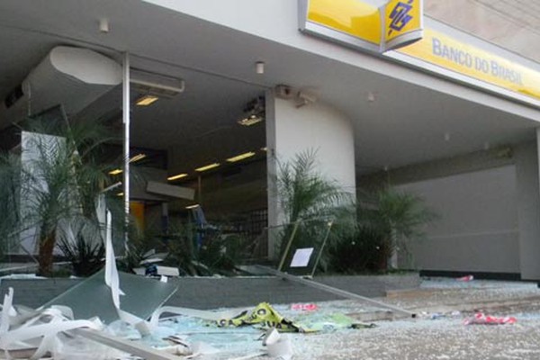 Bandidos explodem agência do Banco do Brasil em Rio Paranaíba