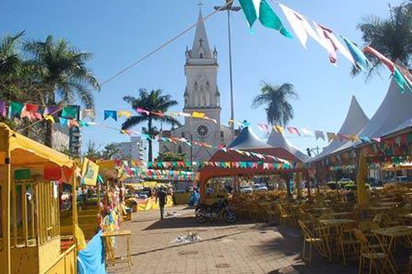 Feira e comemoração de São João movimentam a Praça do Coreto