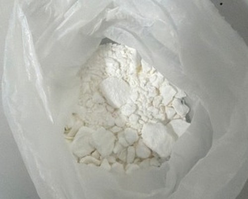 Mulher é presa com cocaína, haxixe, maconha e mais de R$900,00 em Patos de Minas