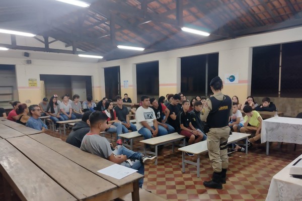 Polícia Militar inicia encontros preventivos contra a violência doméstica em Patos de Minas