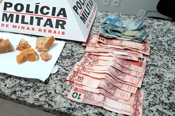 Homem é preso com pedras de crack e dinheiro no centro de Presidente Olegário