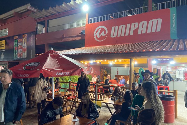 Espaço novo na Praça Park cai no gosto de quem visita a Fenamilho 2026; veja ao vivo
