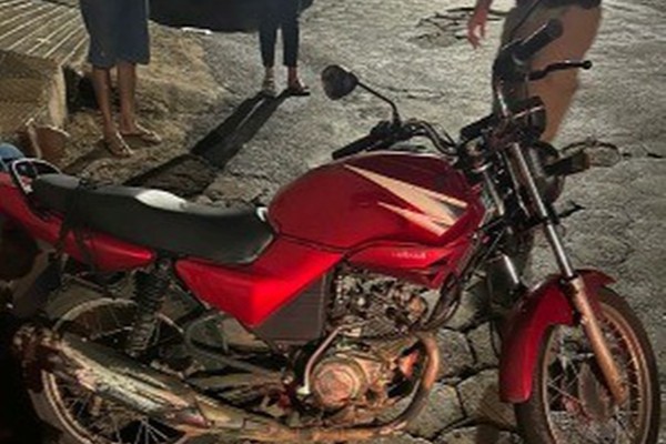 Mototaxista é preso por embriaguez após cair com passageira em Patos de Minas