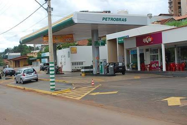 Postos de combustíveis fecham às 22 horas para evitar assaltos em Patos de Minas