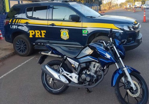 Motocicleta furtada há duas semanas em São Paulo é recuperada pela PRF, na BR365