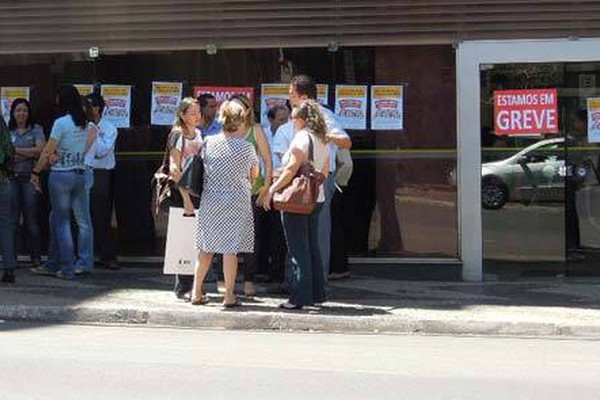 Atendimento prejudicado: bancários de Patos de Minas aderem à greve da categoria