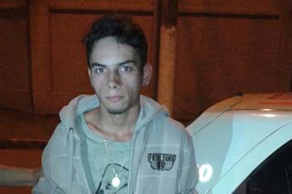 Jovem é preso após assalto no centro de Patos de Minas com canivete e celular da vítima