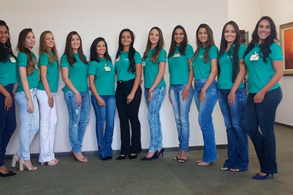 Escola de Rainhas prepara 12 pré-candidatas para o concurso de Rainha Nacional do Milho