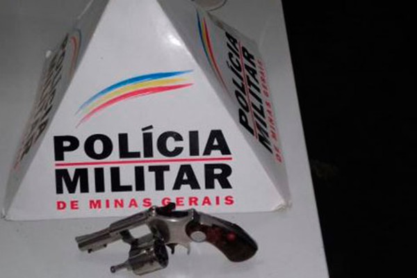 Com a ajuda de denúncias anônimas, Polícia Militar apreende drogas e arma em São Gotardo
