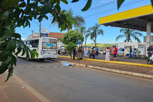 Idoso de 81 anos morre ao descer de ônibus do transporte coletivo e ser atropelado