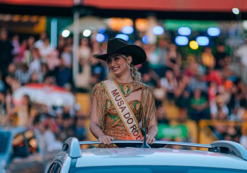 Inscrições abertas para o concurso de Musa do Rodeio Fenamilho 2026; vencedora levará R$ 5 mil