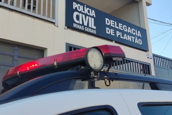 Polícia flagra empresário comprando drogas e prende mulher e apreende adolescente por tráfico