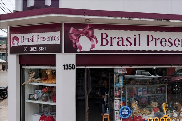 Semijoias com tratamento antialérgico ganham destaque e impulsionam o movimento da loja Brasil Presentes, em Patos de Minas