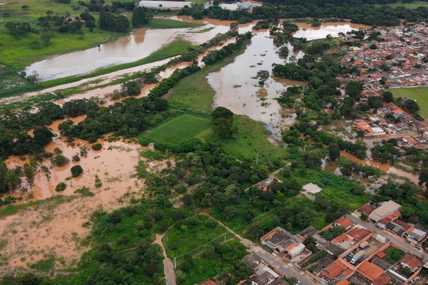 Nível do Paranaíba diminui, mas desalojados e desabrigados devido à enchente aumentam