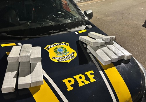 PRF prende casal transportando 14 tabletes de maconha na BR-365, em Patos de Minas