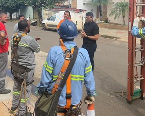 Procon coordena mutirão para retirada de fios soltos na área central de Patos de Minas