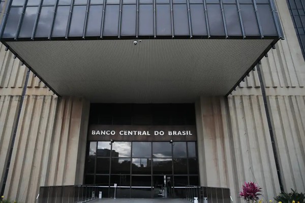 Mercado financeiro reduz para 4,72% previsão de inflação em 2025