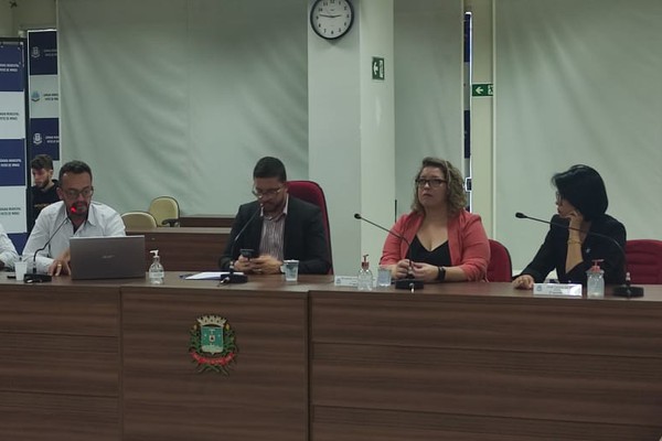 Empresa apresenta plano com quase 100 páginas sobre o Trânsito de Patos de Minas na Câmara Municipal