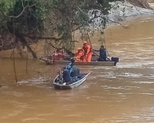 Pescadores encontram corpo humano em decomposição no Rio Paranaíba e acionam bombeiros